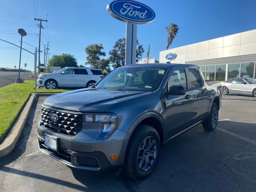 2025 Ford Maverick XLT photo 1