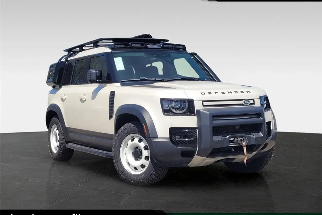 2024 Land Rover Defender 110 S photo 1