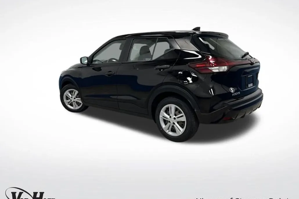2023 Nissan Kicks S photo 1