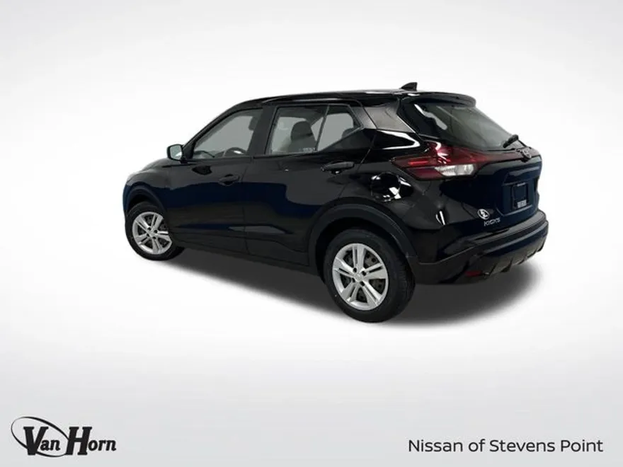 2023 Nissan Kicks S photo 1
