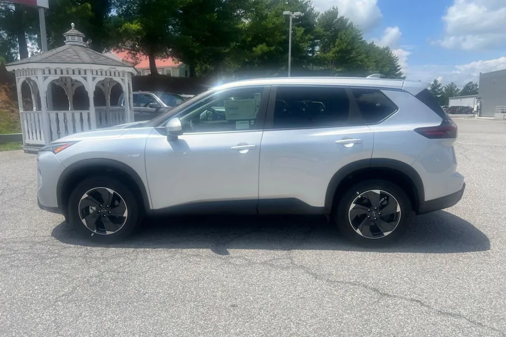 2025 Nissan Rogue SV photo 1