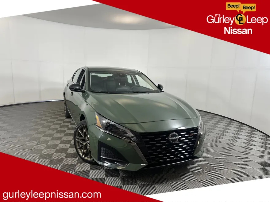 2025 Nissan Altima SR photo 1