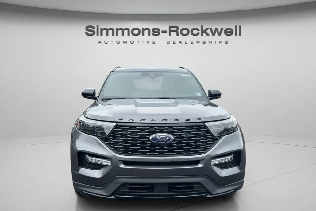 2023 Ford Explorer ST-Line photo 1
