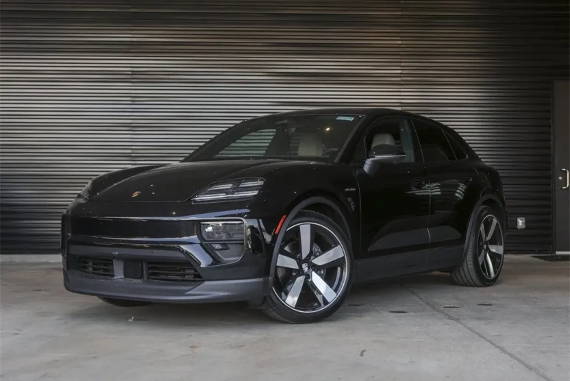 2025 Porsche Macan Electric photo 1