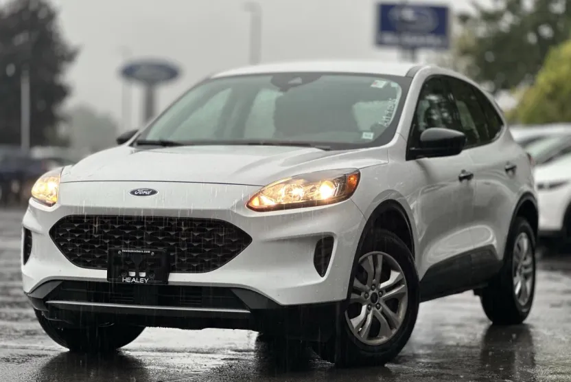 2022 Ford Escape S photo 1