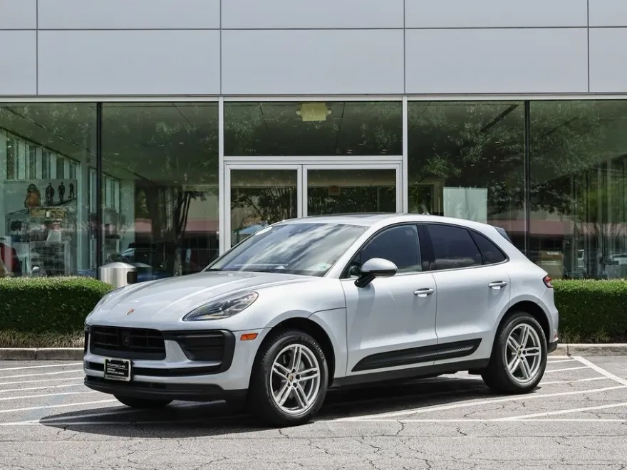 2024 Porsche Macan T photo 1