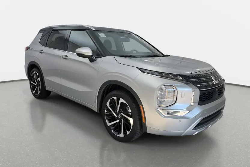 2024 Mitsubishi Outlander SEL photo 1