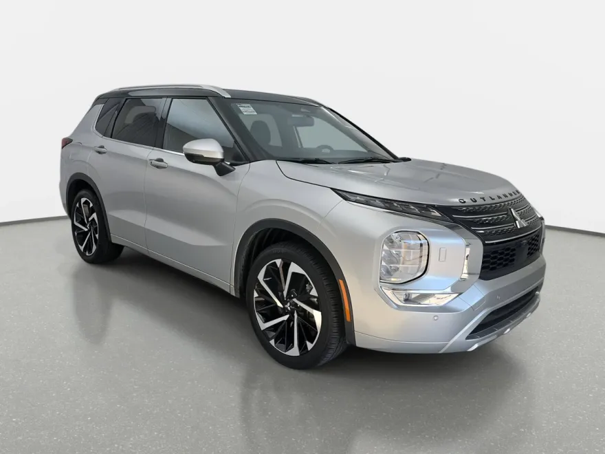 2024 Mitsubishi Outlander SEL photo 1