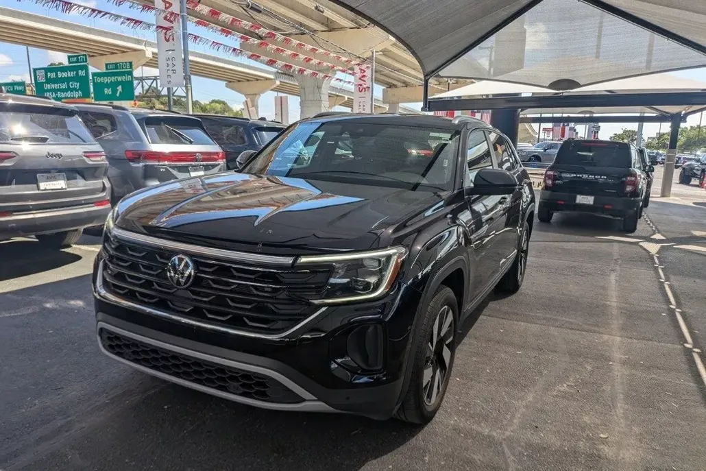 2024 Volkswagen Atlas Cross Sport SE Technology photo 1
