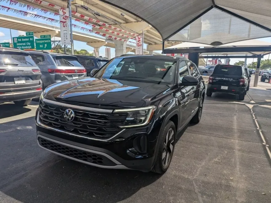 2024 Volkswagen Atlas Cross Sport SE Technology photo 1