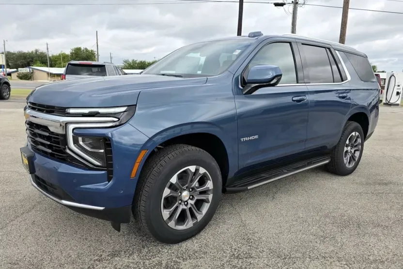 2025 Chevrolet Tahoe LS photo 1