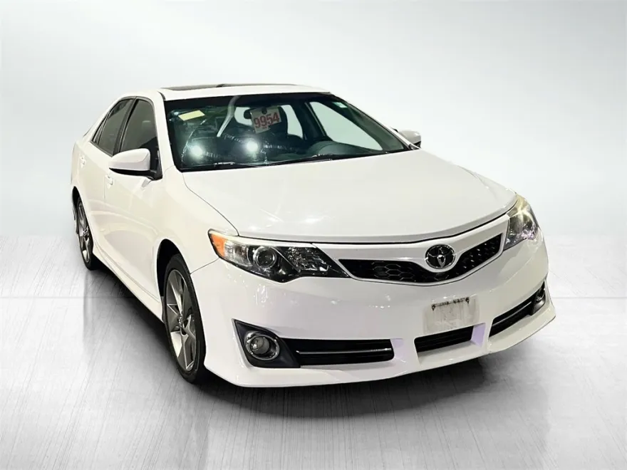 2014 Toyota Camry SE photo 1