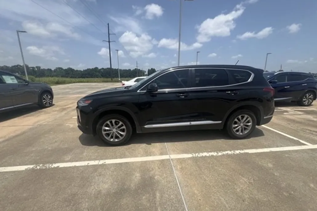 2020 Hyundai Santa Fe SE photo 1