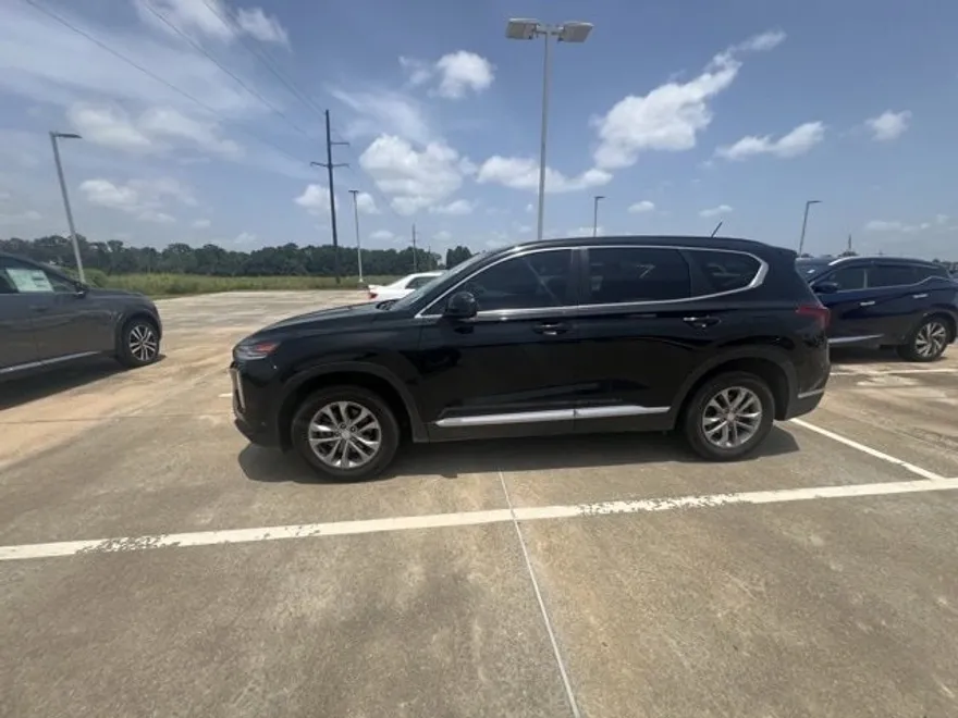 2020 Hyundai Santa Fe SE photo 1