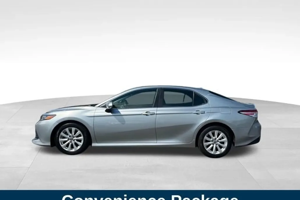 2020 Toyota Camry LE photo 1