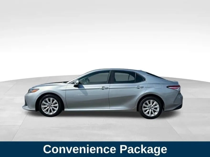 2020 Toyota Camry LE photo 1