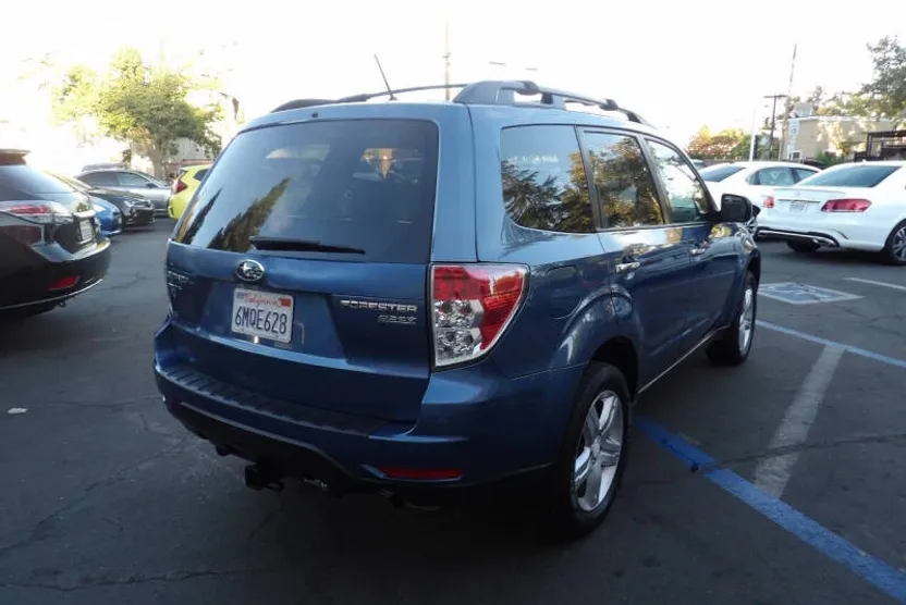 2010 Subaru Forester 2.5X Premium photo 1