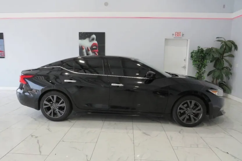 2017 Nissan Maxima S photo 1