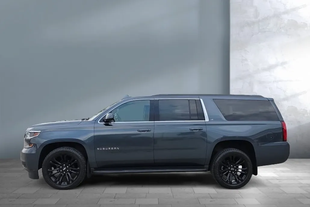 2020 Chevrolet Suburban LT photo 1