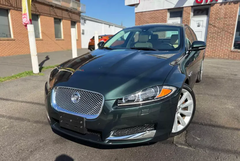 2012 Jaguar XF photo 1