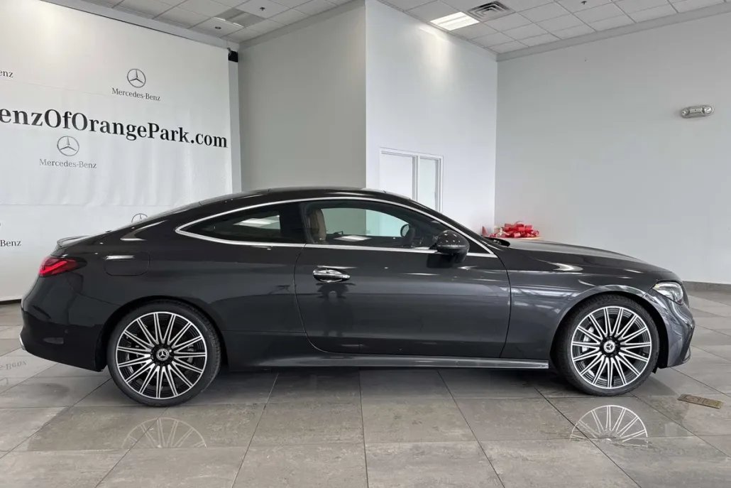 2026 Mercedes Benz CLE 450 4MATIC photo 1
