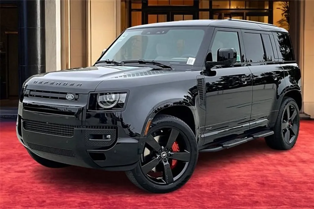 2025 Land Rover Defender 110 photo 1