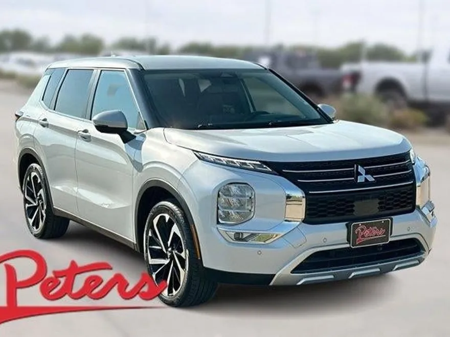 2024 Mitsubishi Outlander SE photo 1