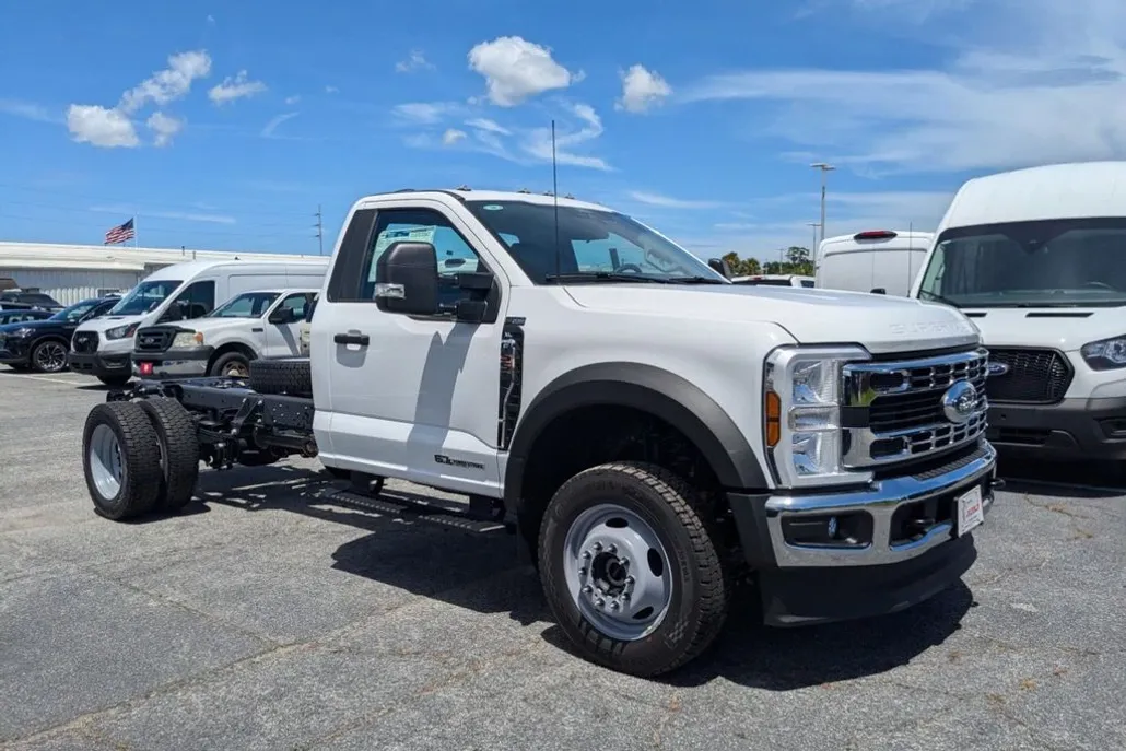 2025 Ford F-550 XL photo 1