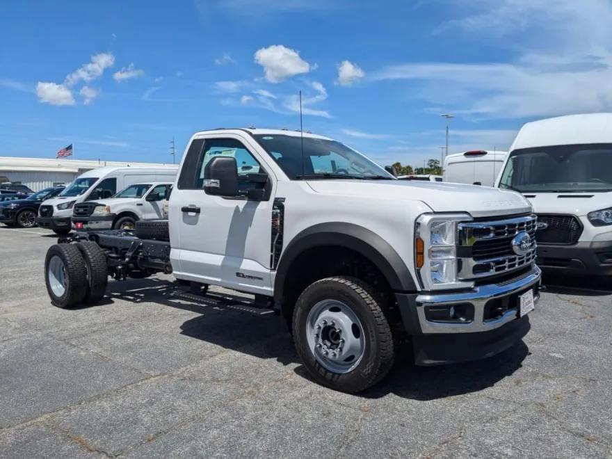 2025 Ford F-550 XL photo 1