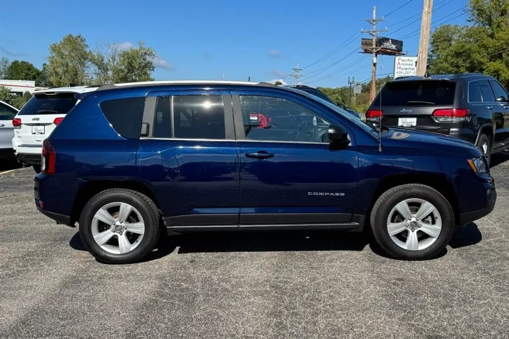 2016 Jeep Compass Sport photo 1