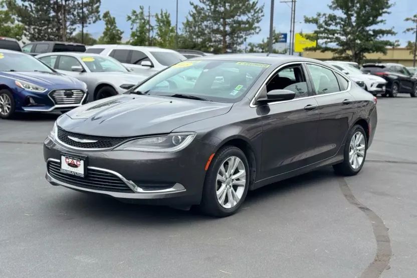 2015 Chrysler 200 Limited photo 1