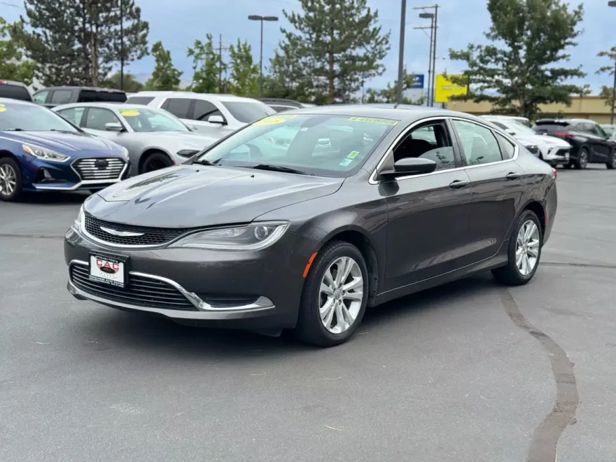 2015 Chrysler 200 Limited photo 1