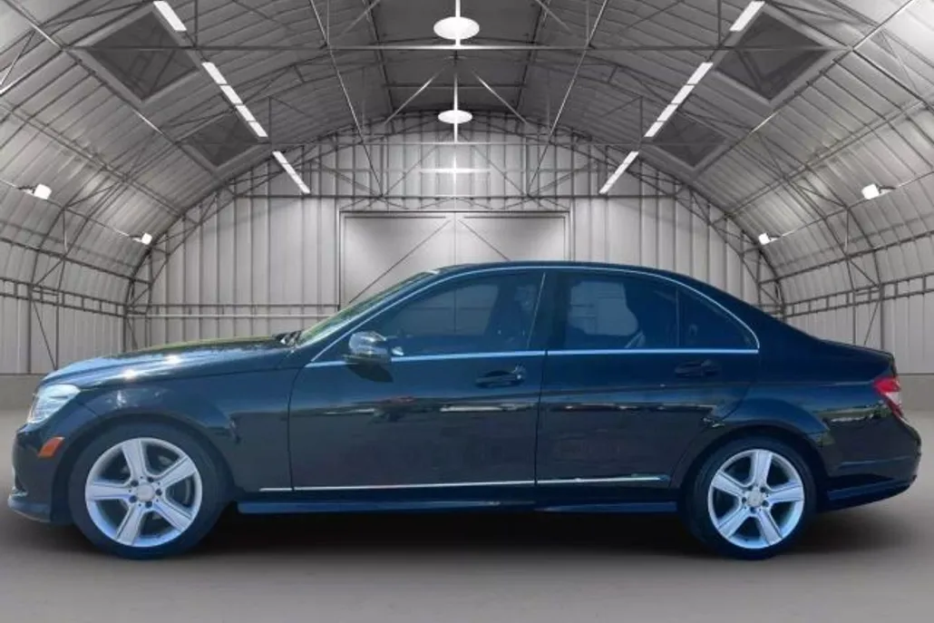 2010 Mercedes Benz C 300 Luxury Sedan photo 1