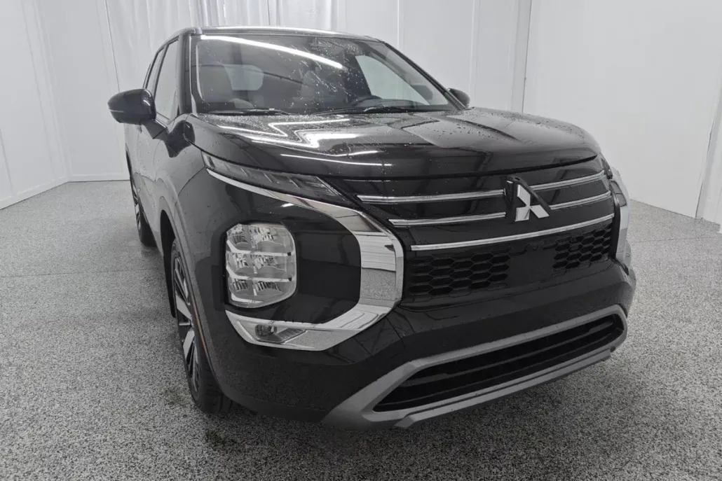 2025 Mitsubishi Outlander Sport SE photo 1