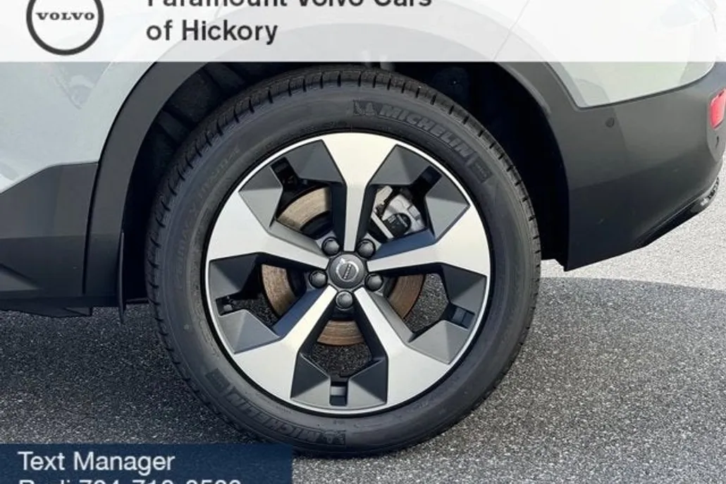 2026 Volvo XC40 Plus photo 1