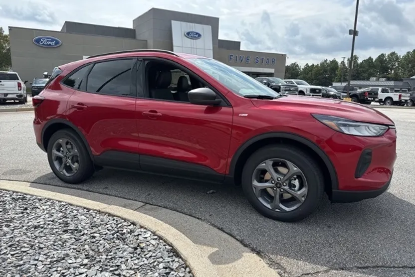 2026 Ford Escape ST-Line photo 1