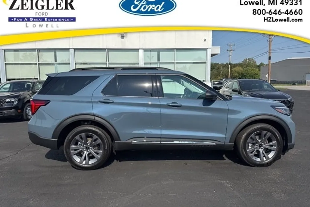 2025 Ford Explorer photo 1