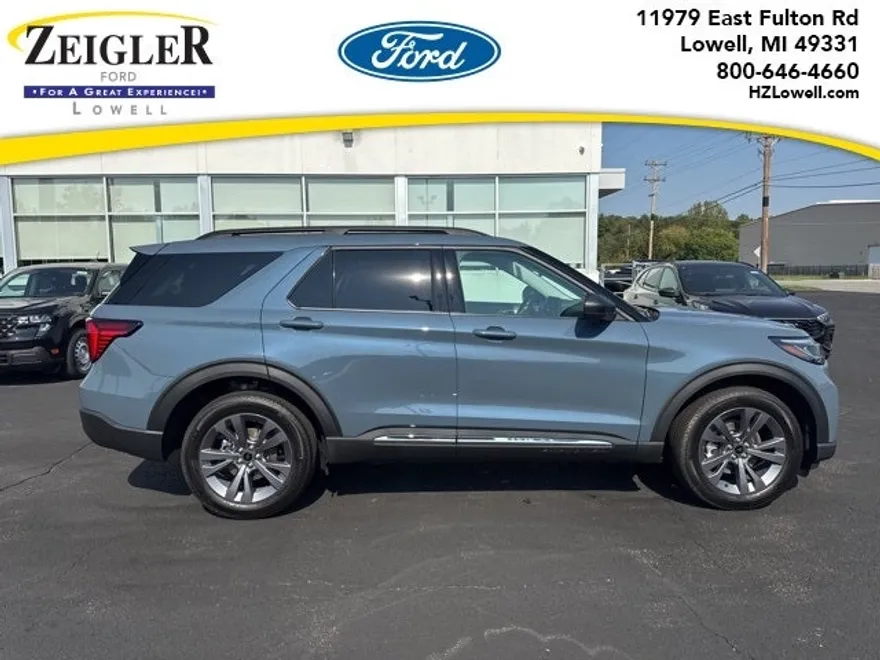 2025 Ford Explorer photo 1