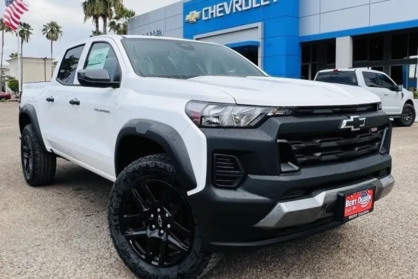 2025 Chevrolet Colorado Trail Boss photo 1
