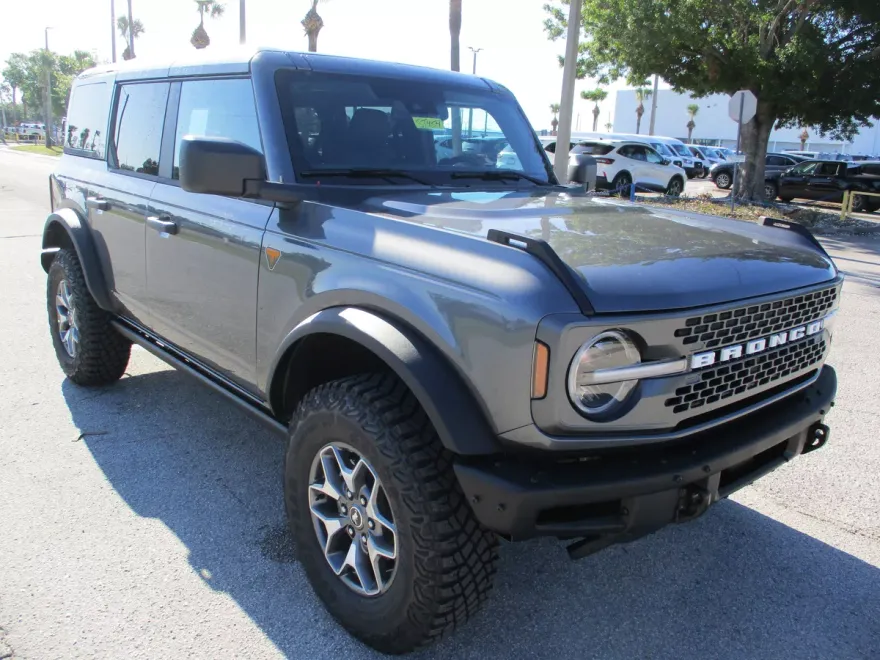 2025 Ford Bronco Badlands photo 1