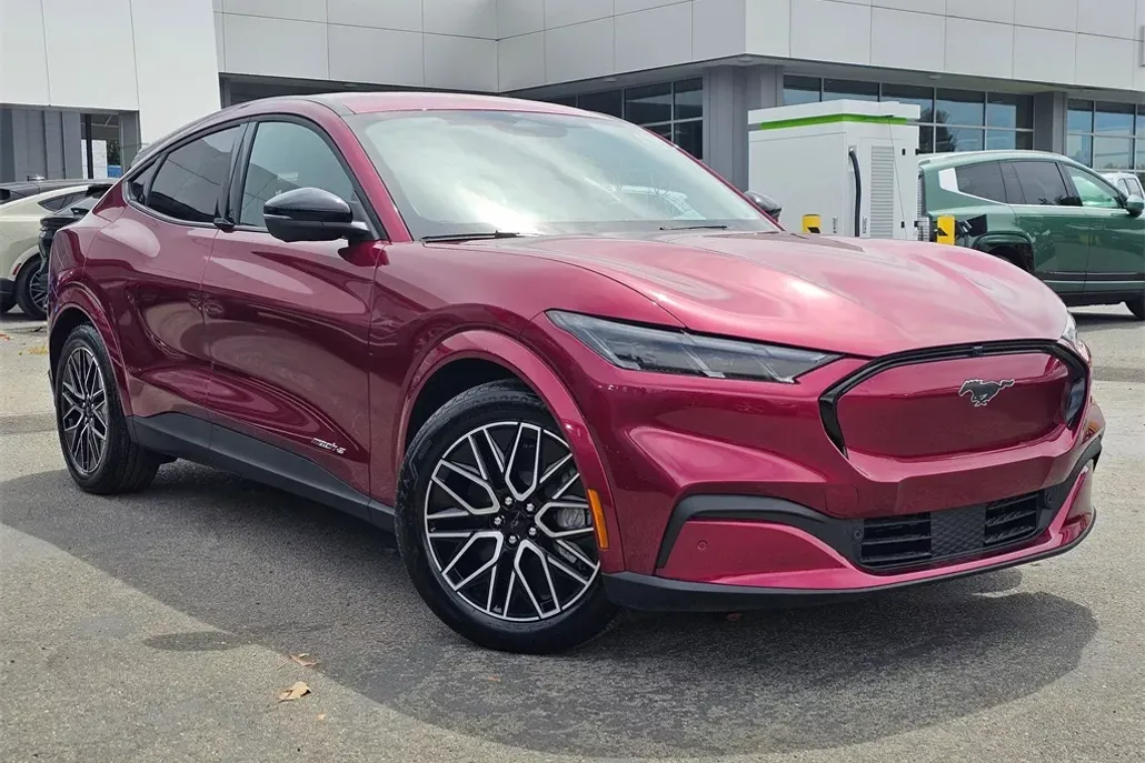 2025 Ford Mustang Mach-E Premium photo 1