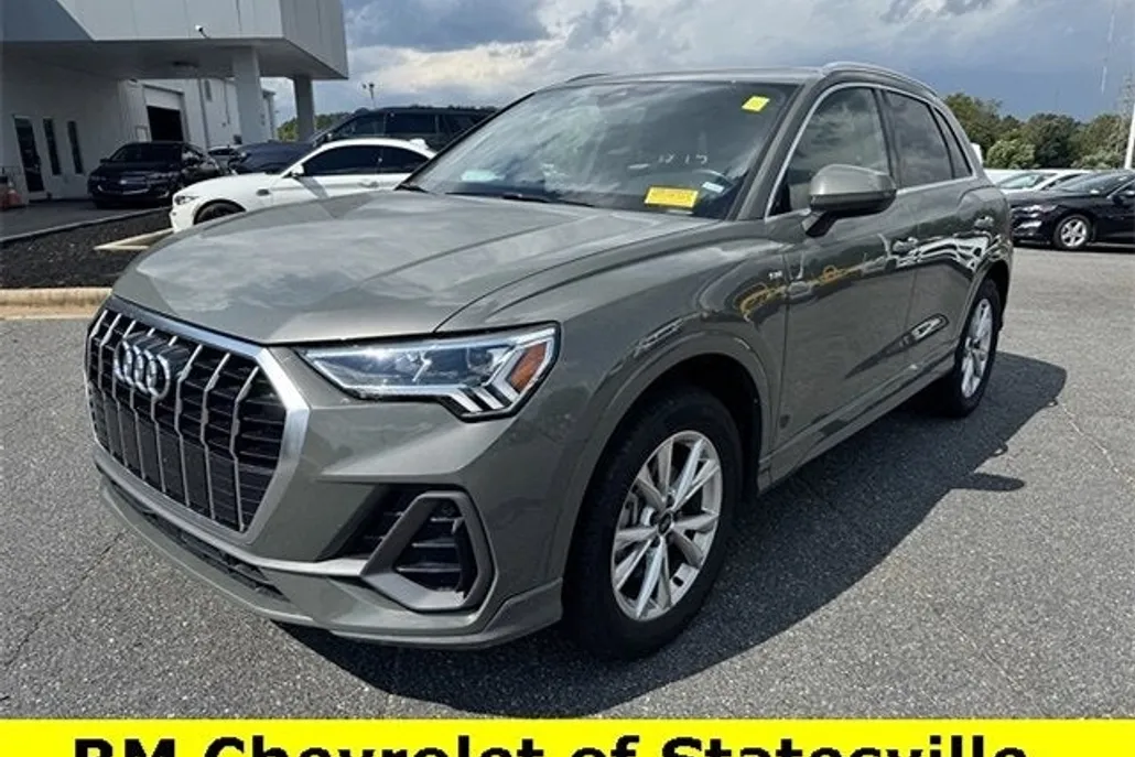 2024 Audi Q3 S line Premium photo 1