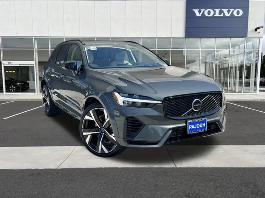 2026 Volvo XC60 Hybrid T8 photo 1