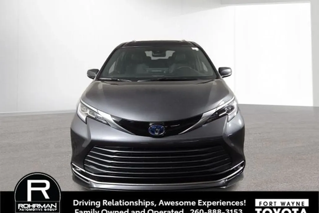 2025 Toyota Sienna Limited photo 1