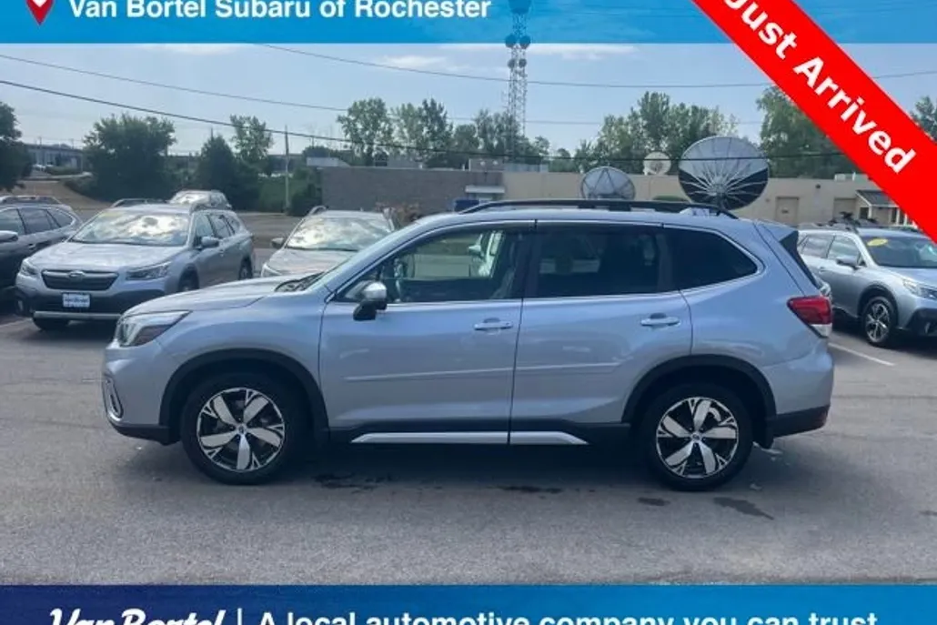 2020 Subaru Forester Touring photo 1
