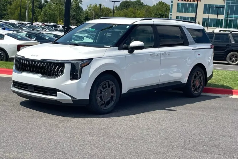 2026 Kia Carnival EX photo 1
