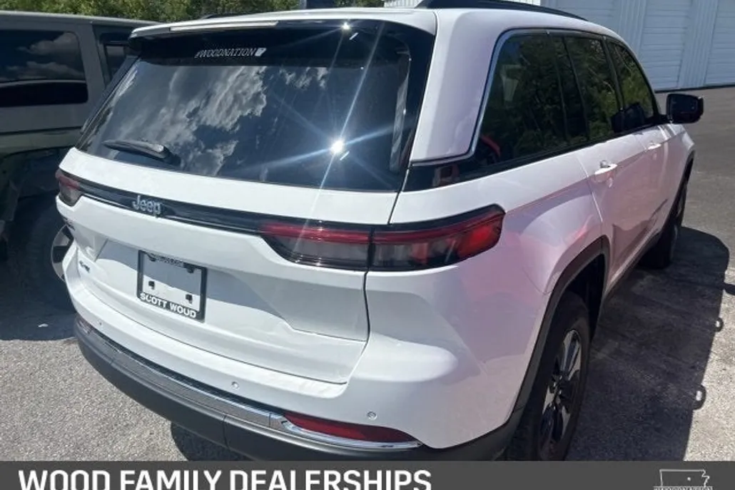 2024 Jeep Cherokee Limited 4xe photo 1