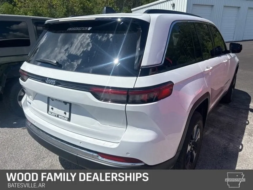 2024 Jeep Cherokee Limited 4xe photo 1