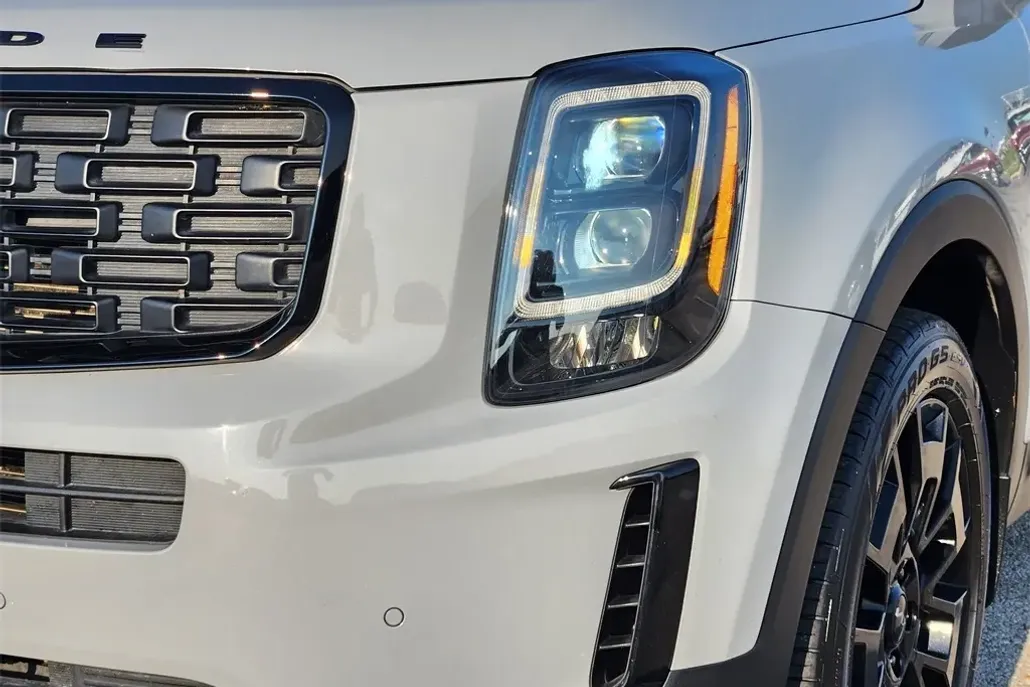 2022 Kia Telluride SX photo 1