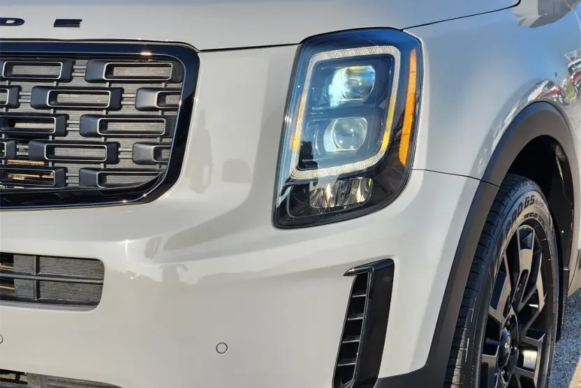 2022 Kia Telluride SX photo 1